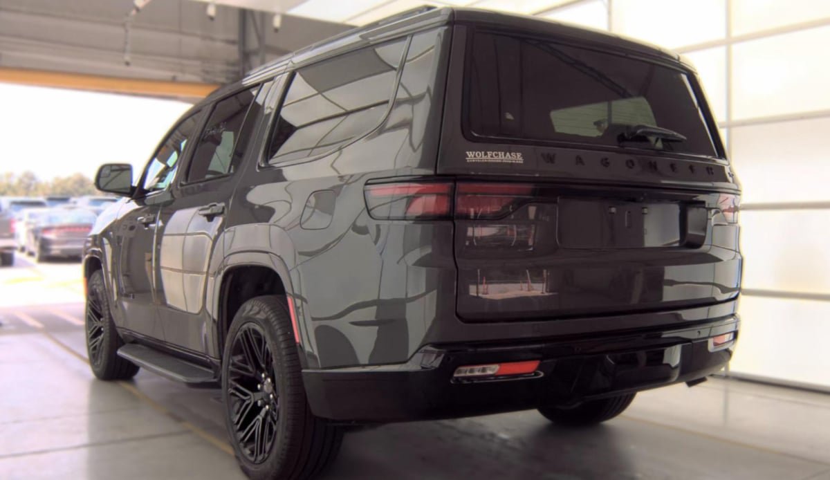 Used 2024 Jeep Wagoneer Series II AWD/4WD image 10