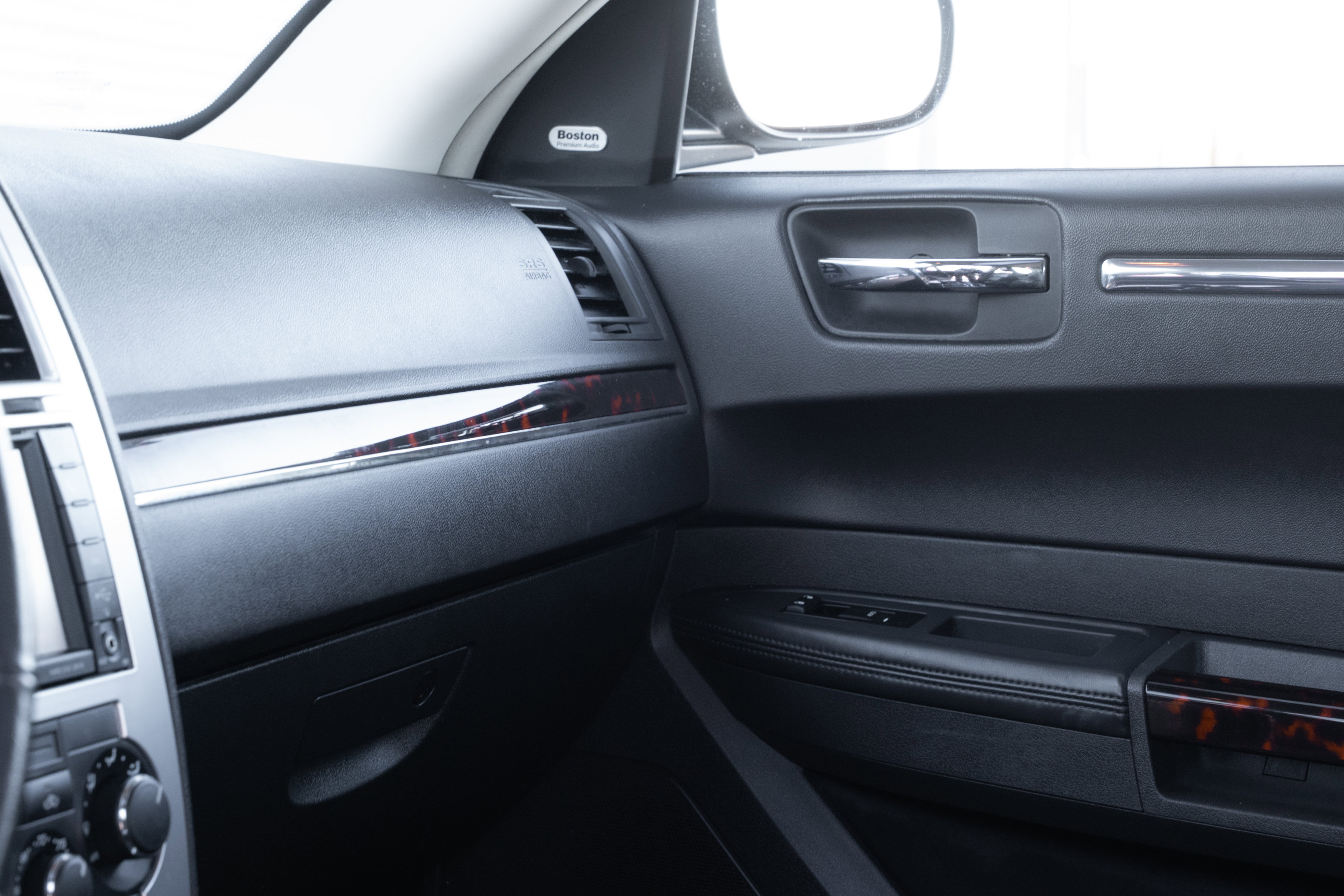 Used 2010 Chrysler 300 C image 14