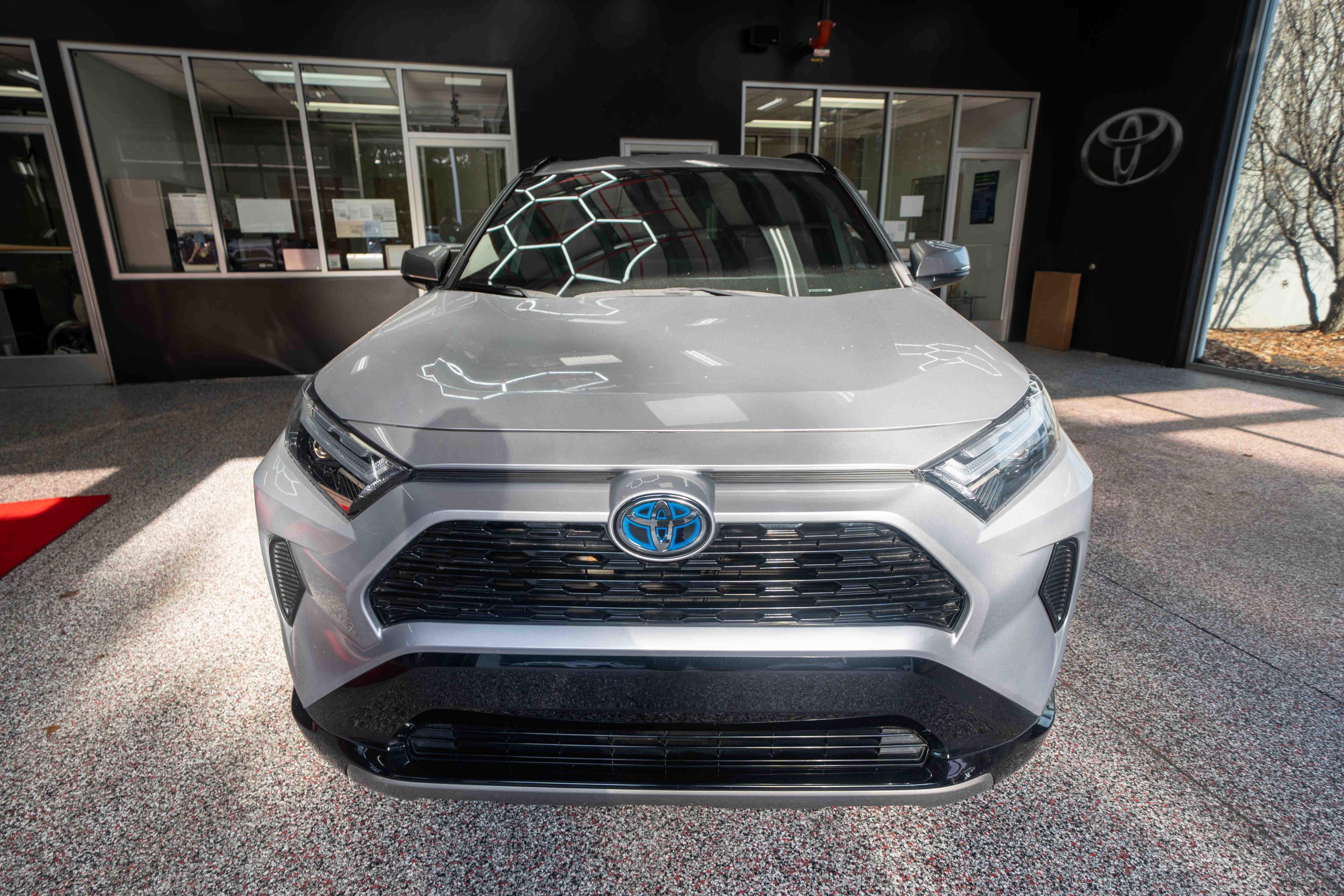 Used 2023 Toyota RAV4 SE image 7