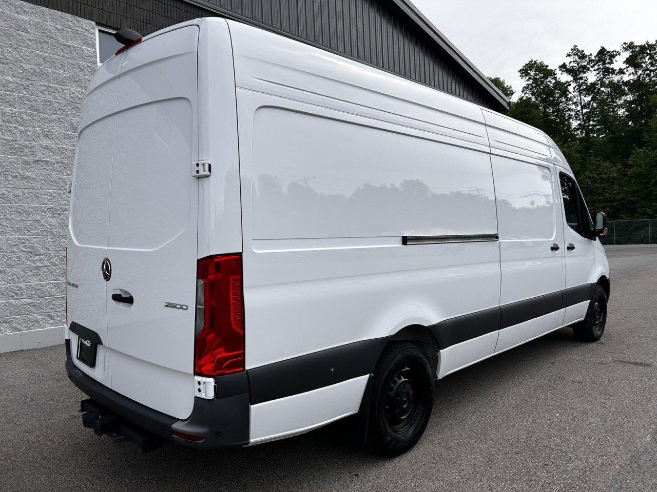 Used 2025 Mercedes-Benz Sprinter 2500 image 9