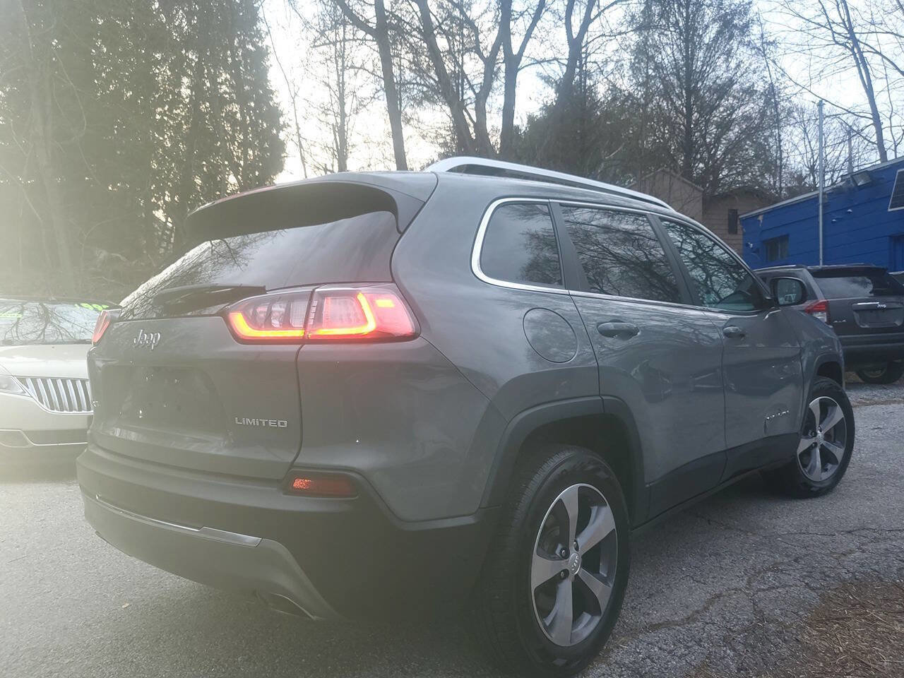 Used 2020 Jeep Cherokee Limited image 4