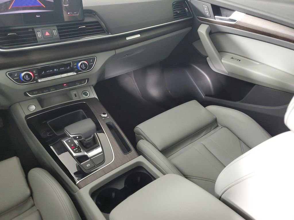 Used 2024 Audi Q5 2.0T Premium w/ Convenience Package image 17