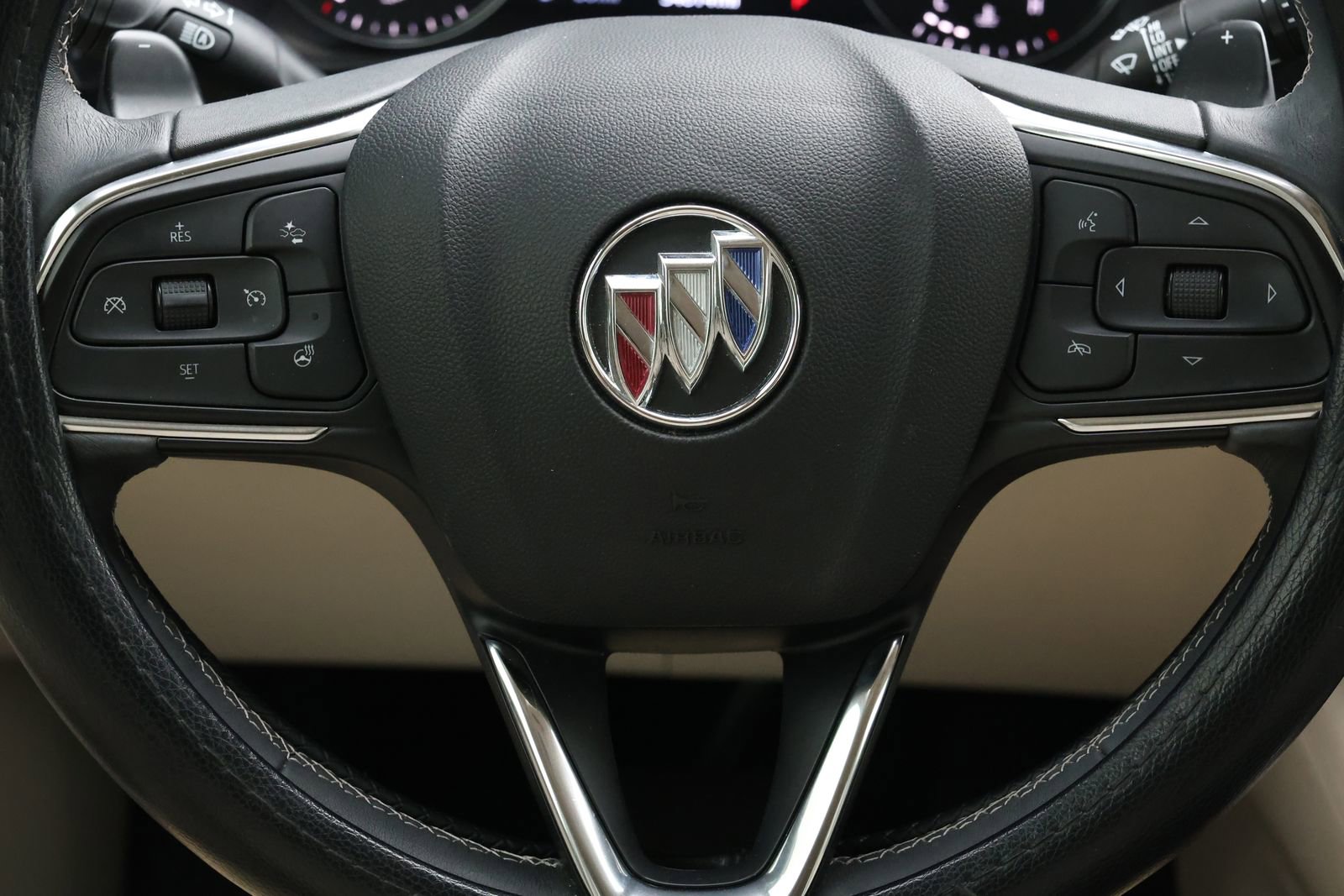Used 2022 Buick Envision Avenir w/ Technology Package II image 17