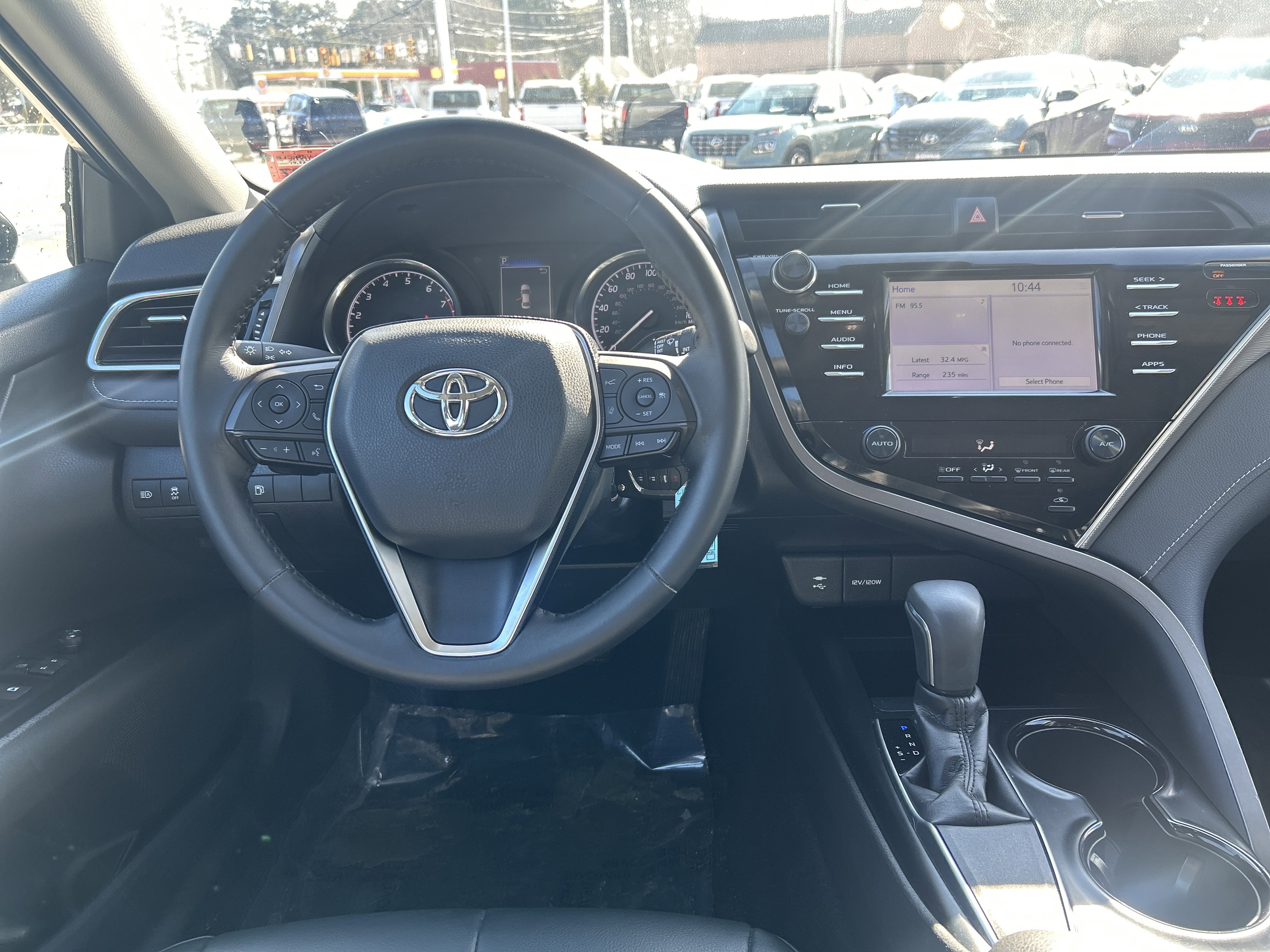 Used 2018 Toyota Camry SE w/ Moonroof Package image 19
