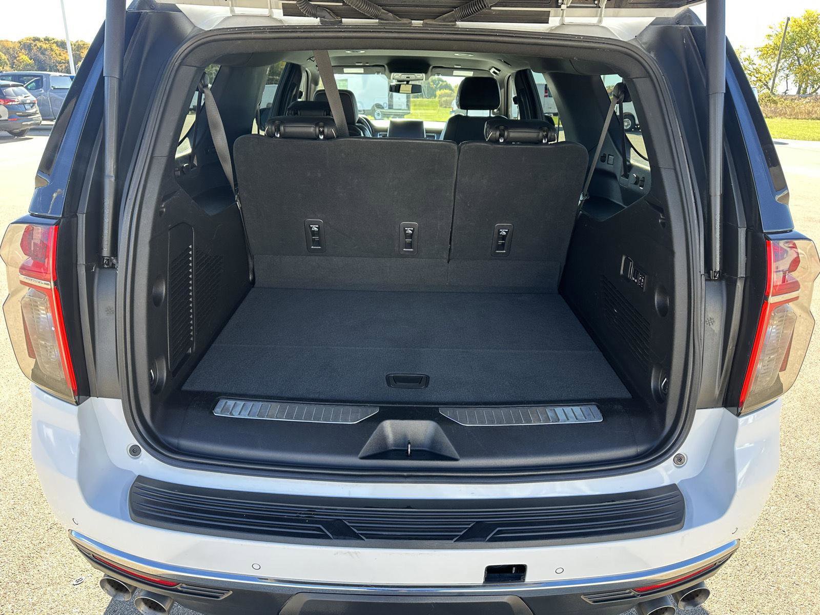 Used 2023 Chevrolet Suburban Premier image 6