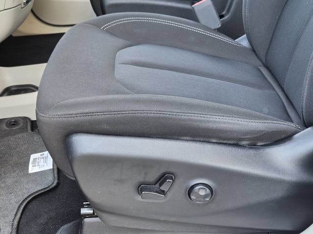 Certified 2023 Chrysler Voyager LX FWD image 24