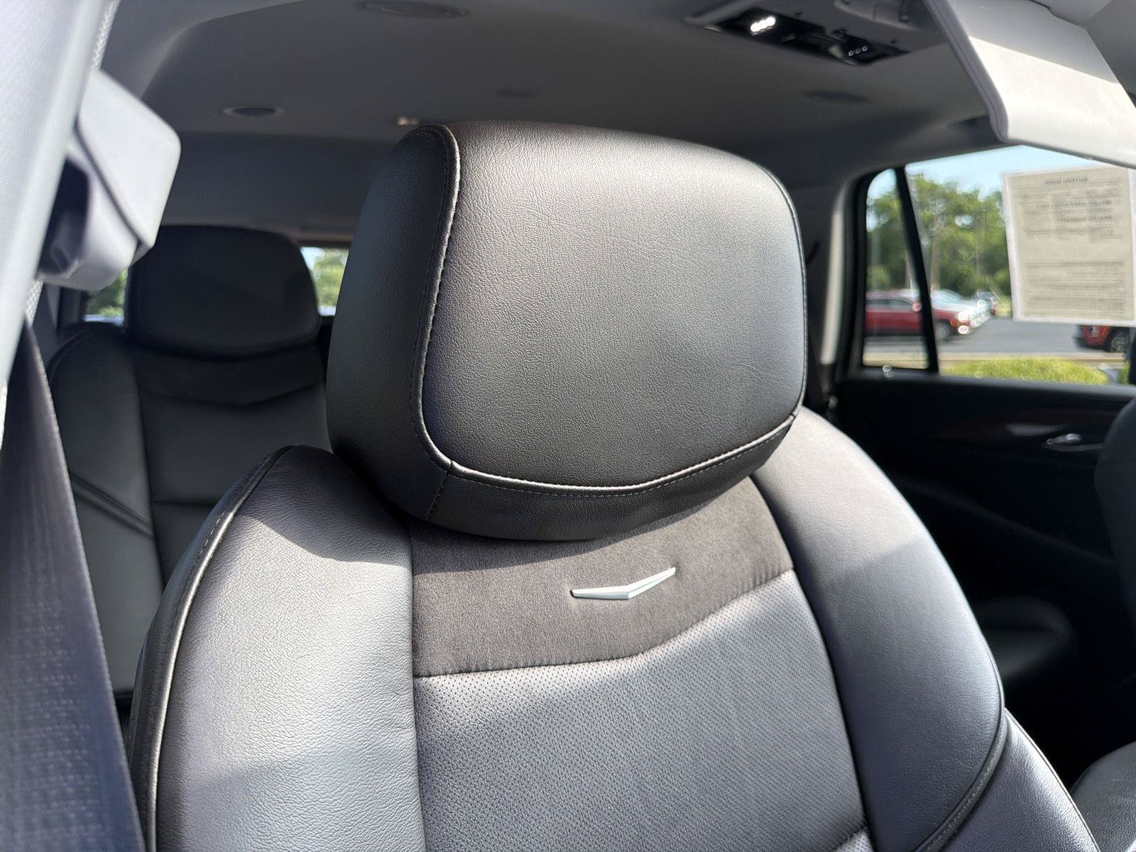 Used 2020 Cadillac Escalade Premium Luxury AWD/4WD image 39