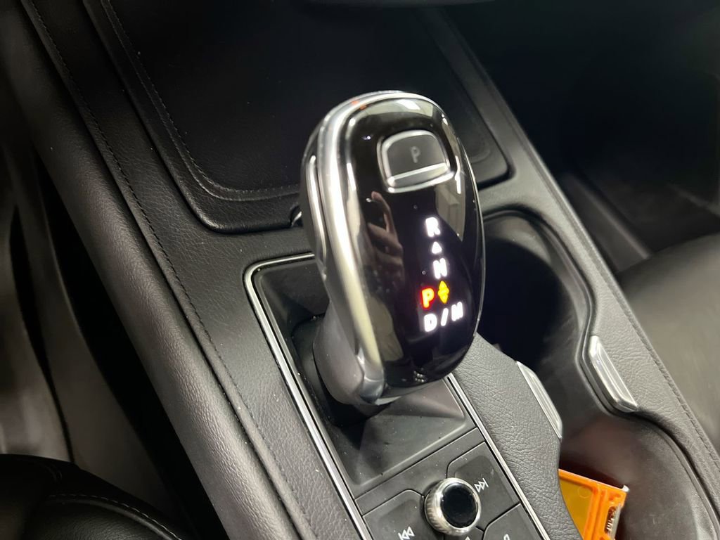 Used 2020 Cadillac XT4 Premium Luxury AWD/4WD image 16