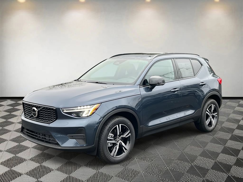 New 2026 Volvo XC40 B4 Core w/ Climate Package image 7
