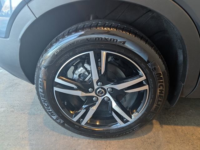 Used 2026 Volvo XC40 B5 Core w/ Climate Package image 8