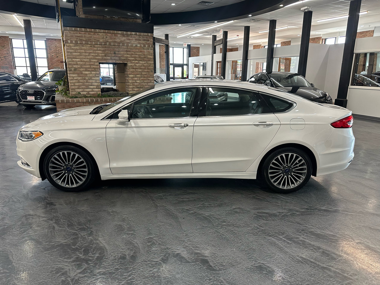 Used 2017 Ford Fusion SE w/ Fusion SE Technology Package image 8