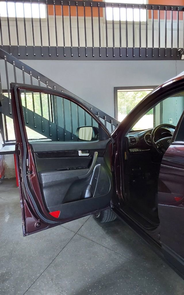 Used 2015 Kia Sorento LX image 11