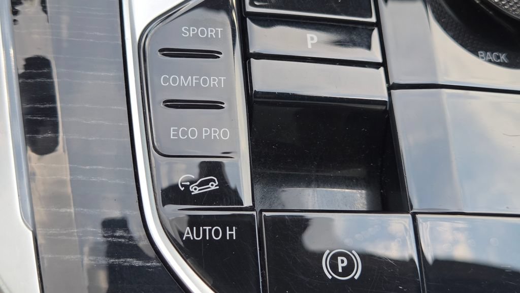 Used 2024 BMW X5 xDrive40i w/ M Sport Package AWD/4WD image 37