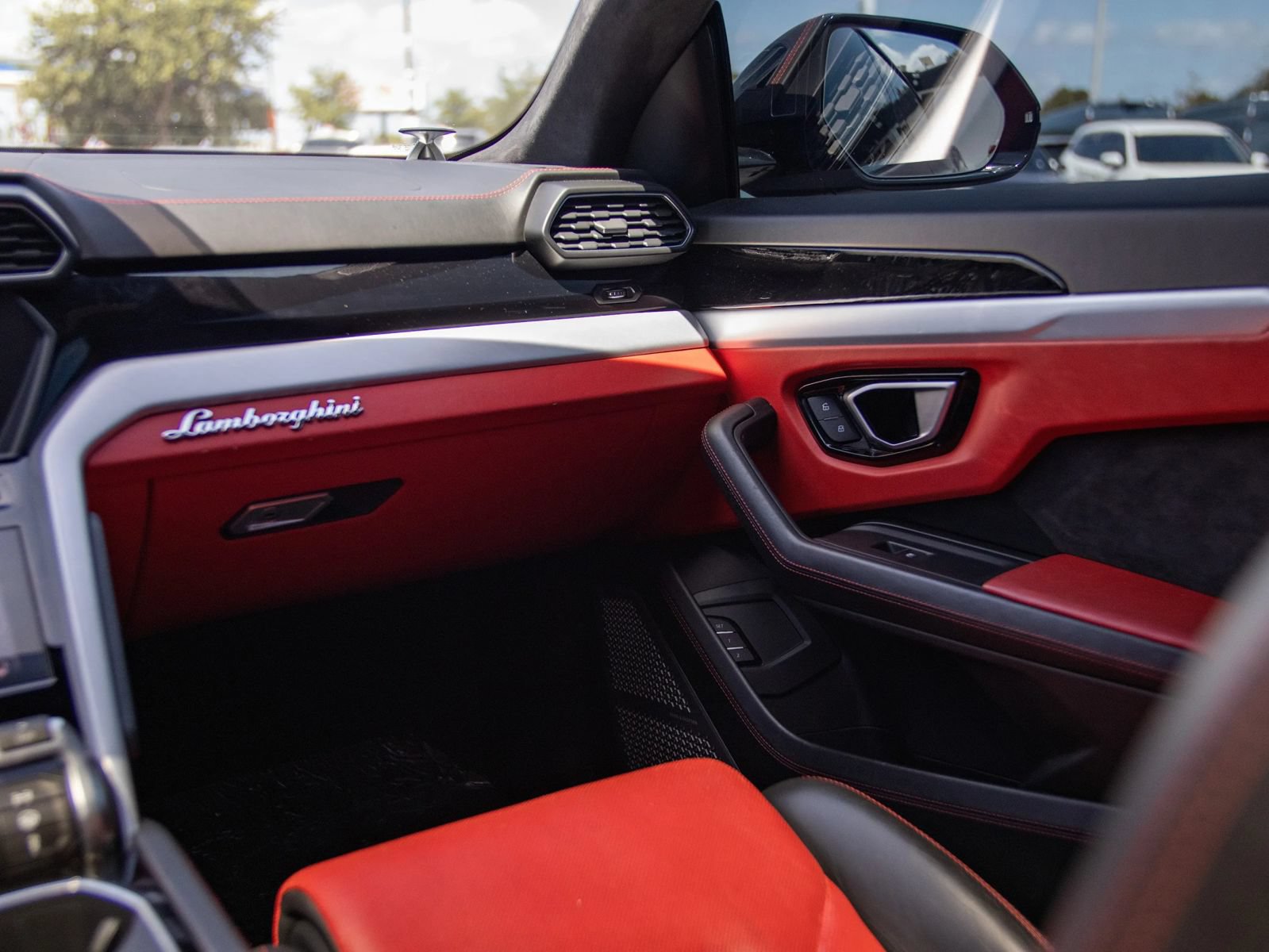 Used 2019 Lamborghini Urus AWD/4WD image 51