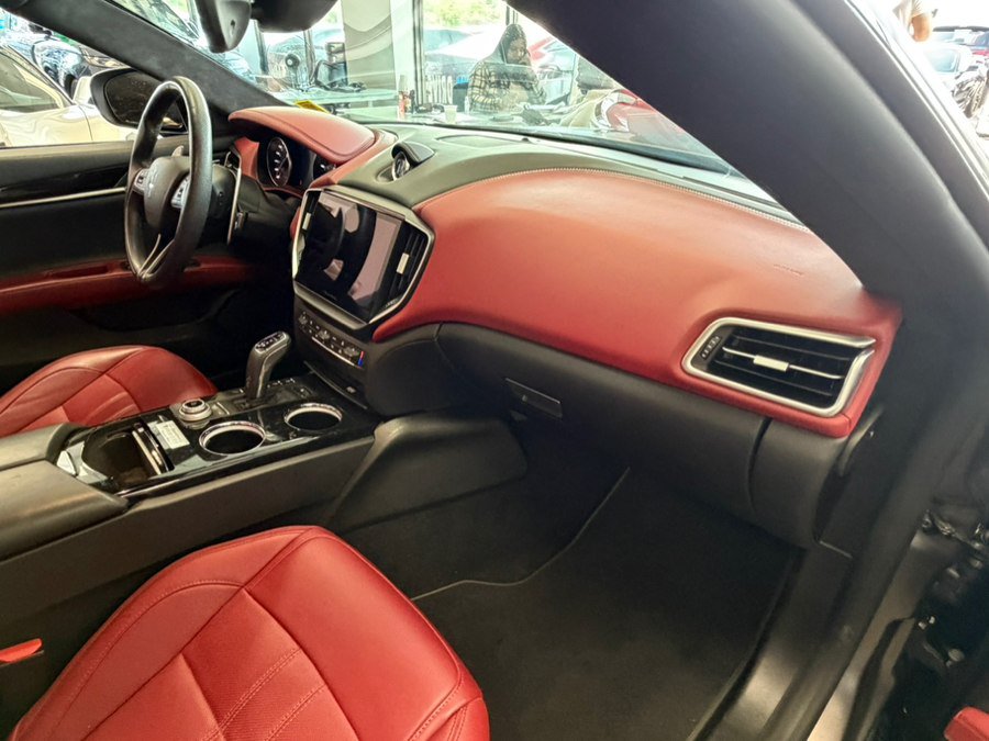 Used 2022 Maserati Ghibli Modena RWD image 43