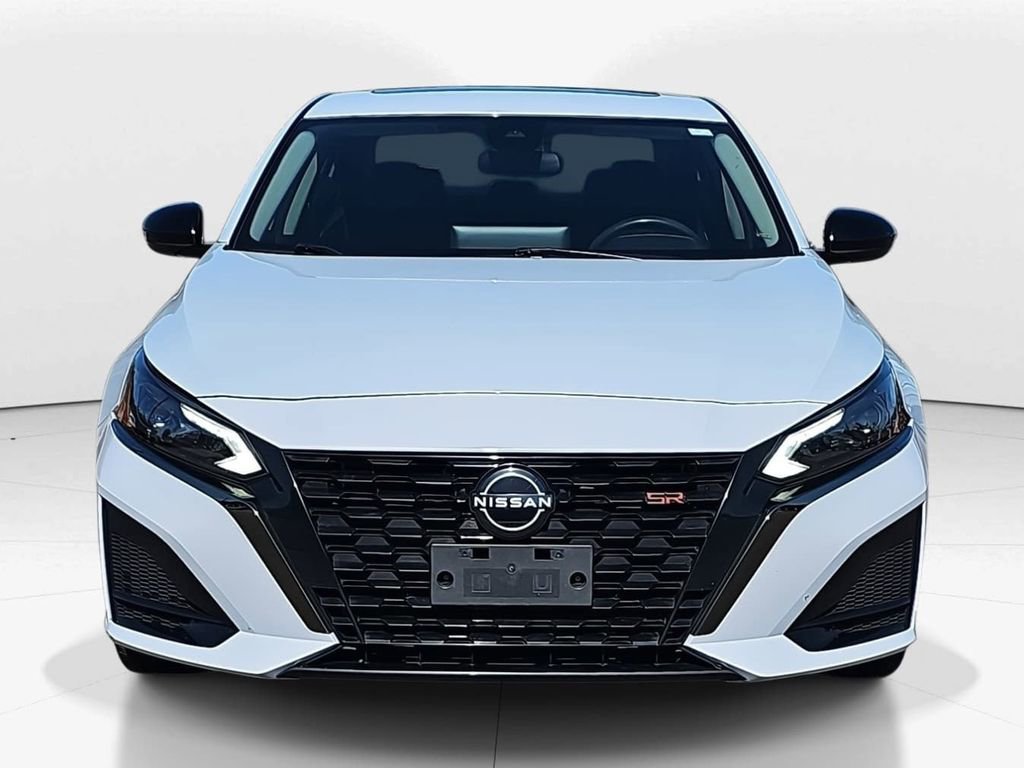 Used 2023 Nissan Altima 2.5 SR w/ SR Premium Package image 11