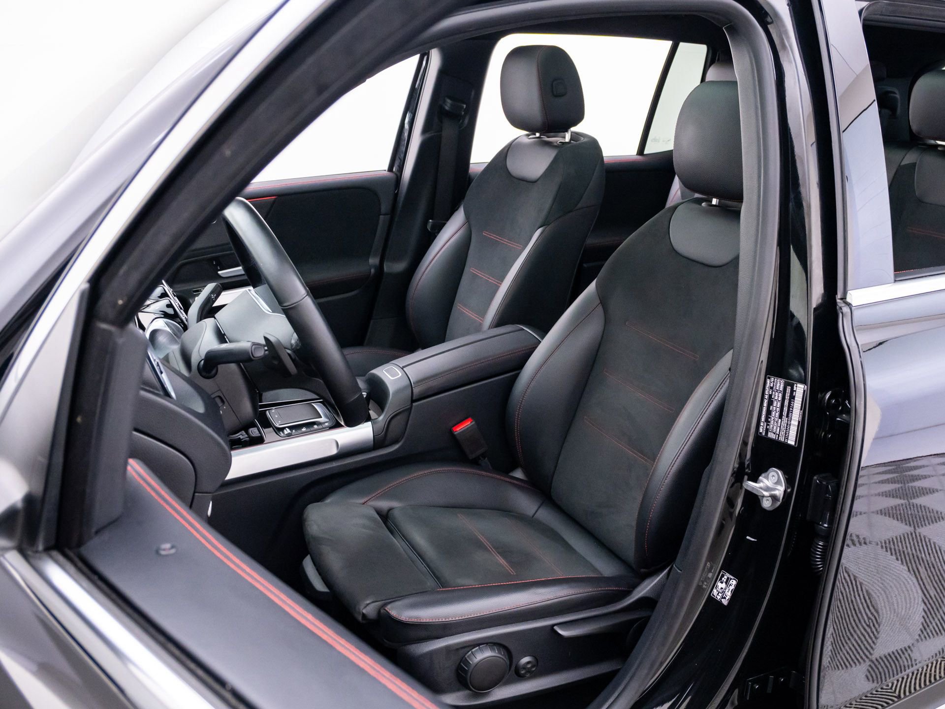 Used 2022 Mercedes-Benz GLB 250 4MATIC image 17