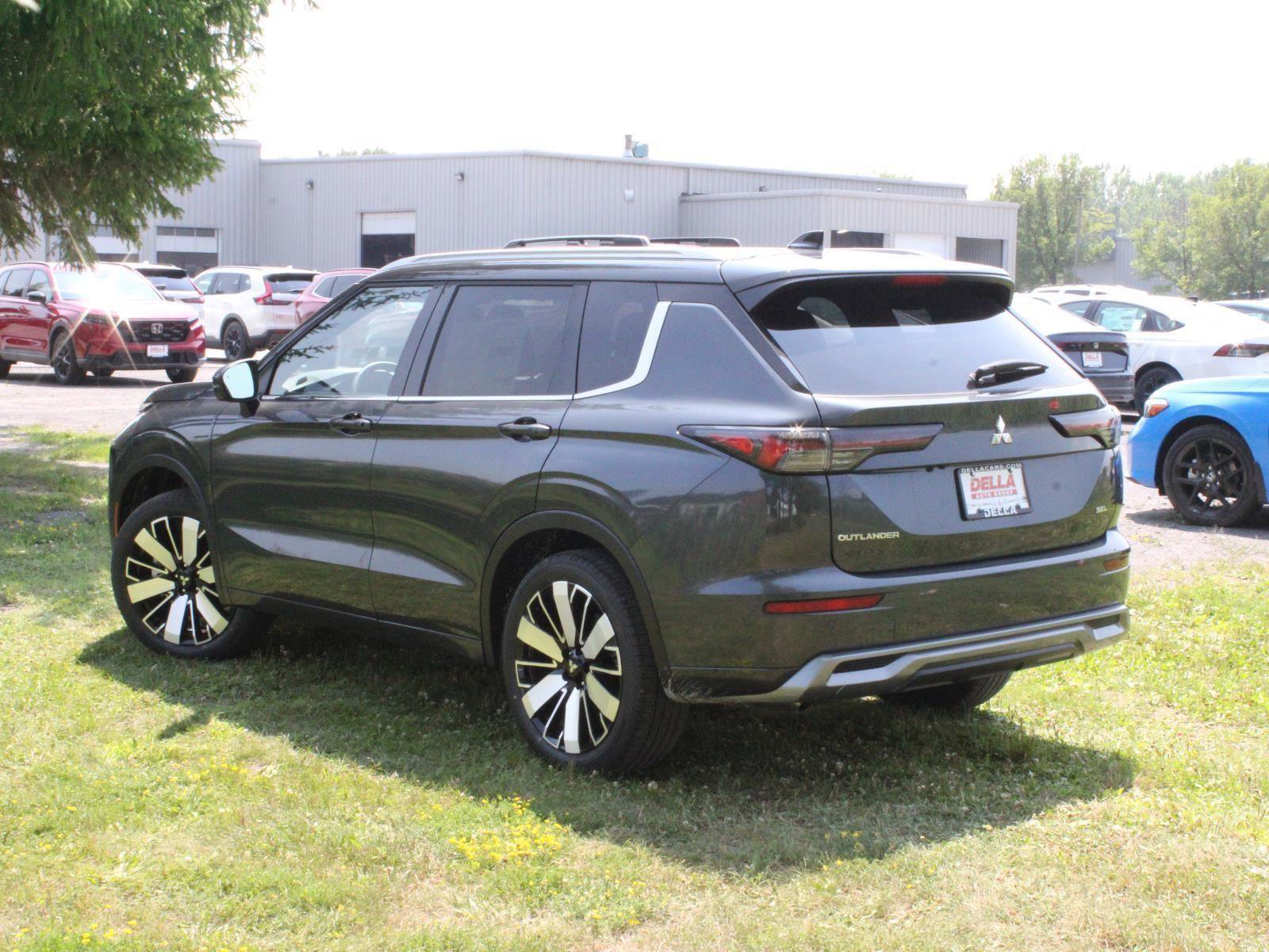 New 2025 Mitsubishi Outlander SEL image 7