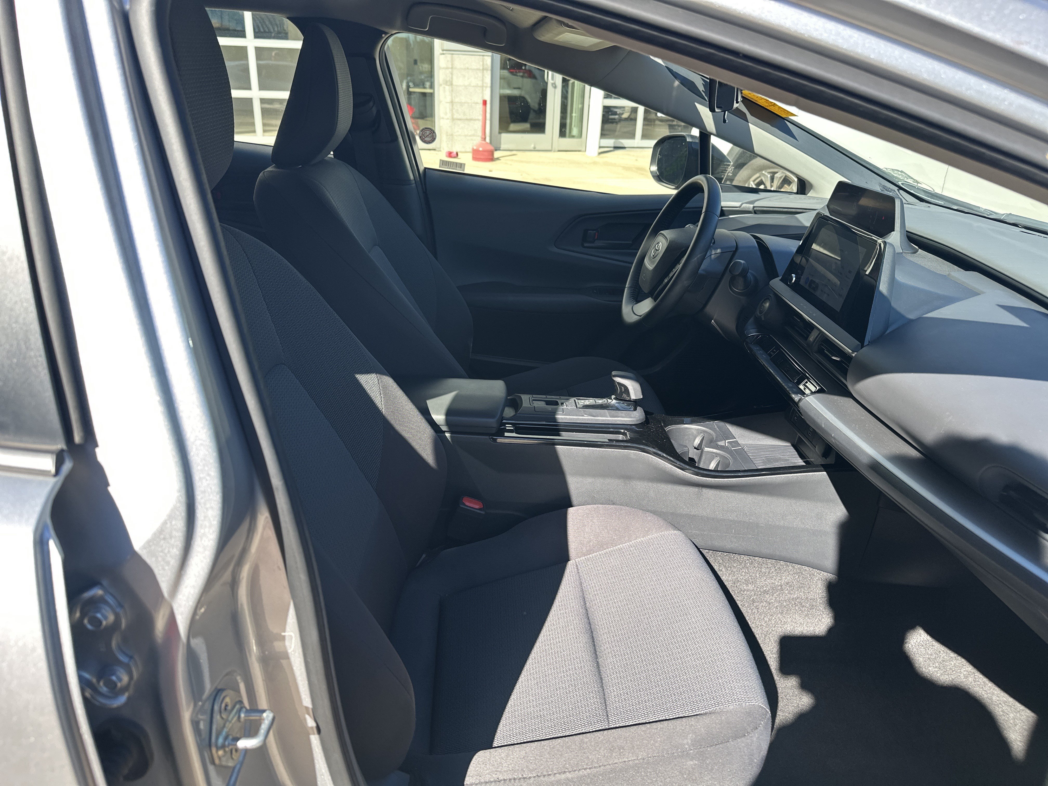 Used 2025 Toyota Prius LE FWD image 28