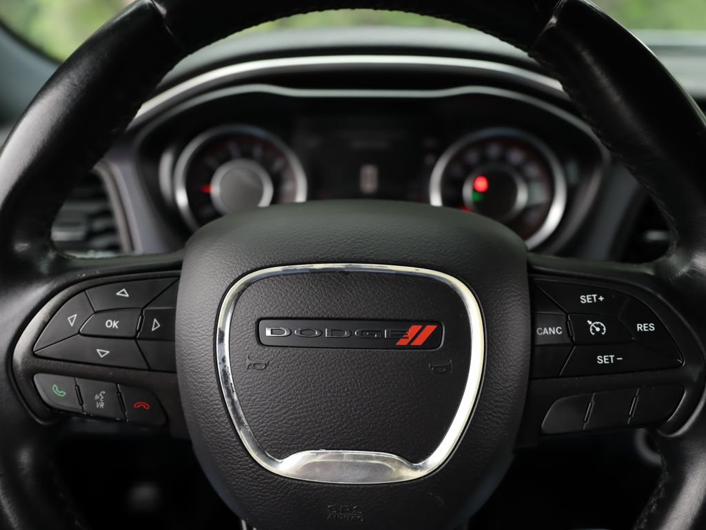 Used 2016 Dodge Challenger SXT RWD image 11