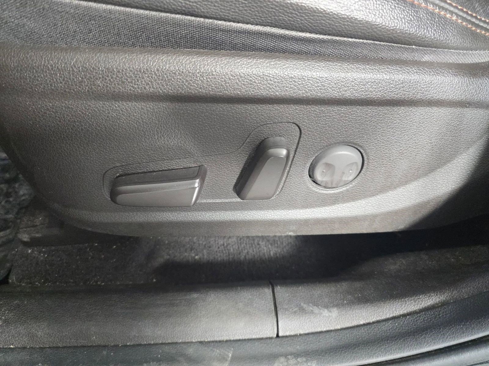 Used 2019 Hyundai Santa Fe Limited image 11