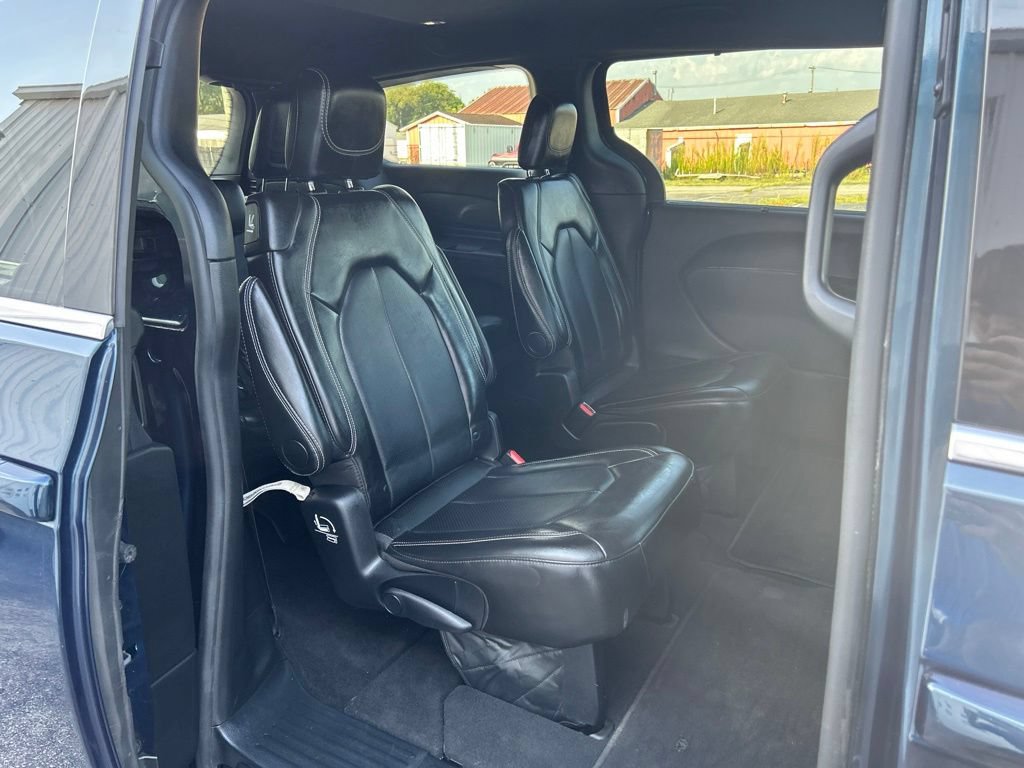 Used 2025 Chrysler Pacifica Select FWD image 45