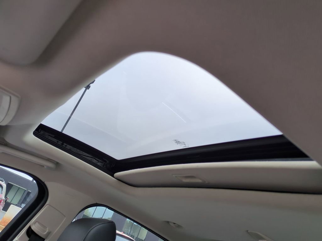 Used 2017 Ford Focus Titanium w/ Titanium Technology Package image 20