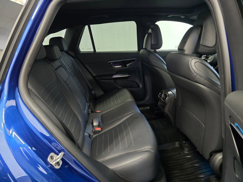 Used 2024 Mercedes-Benz GLC 300 4MATIC image 21