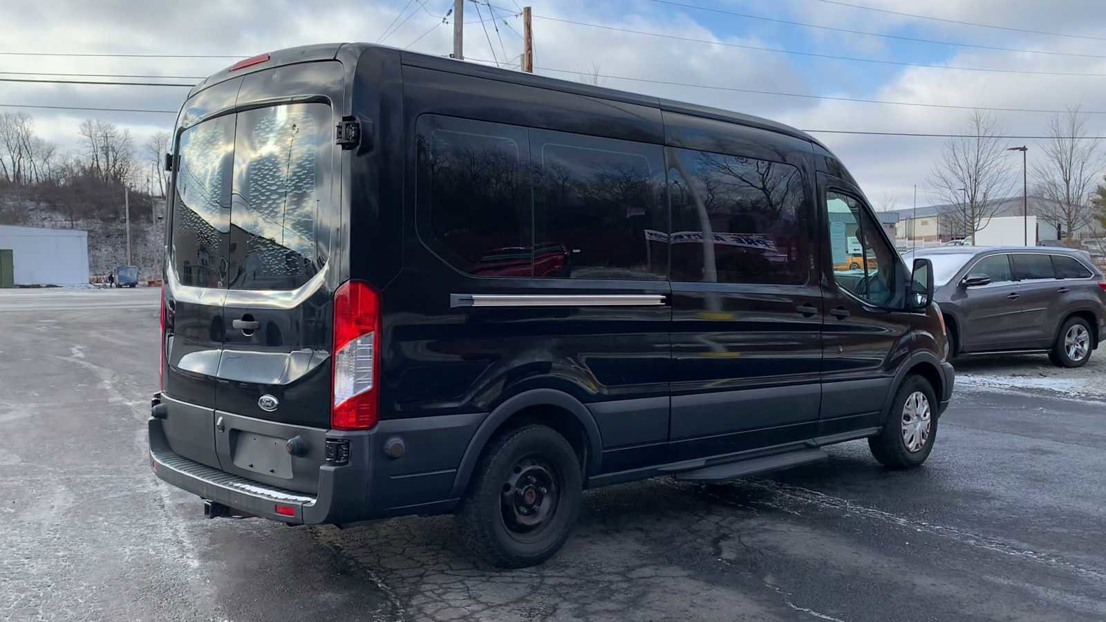 Used 2017 Ford Transit 350 XLT image 8