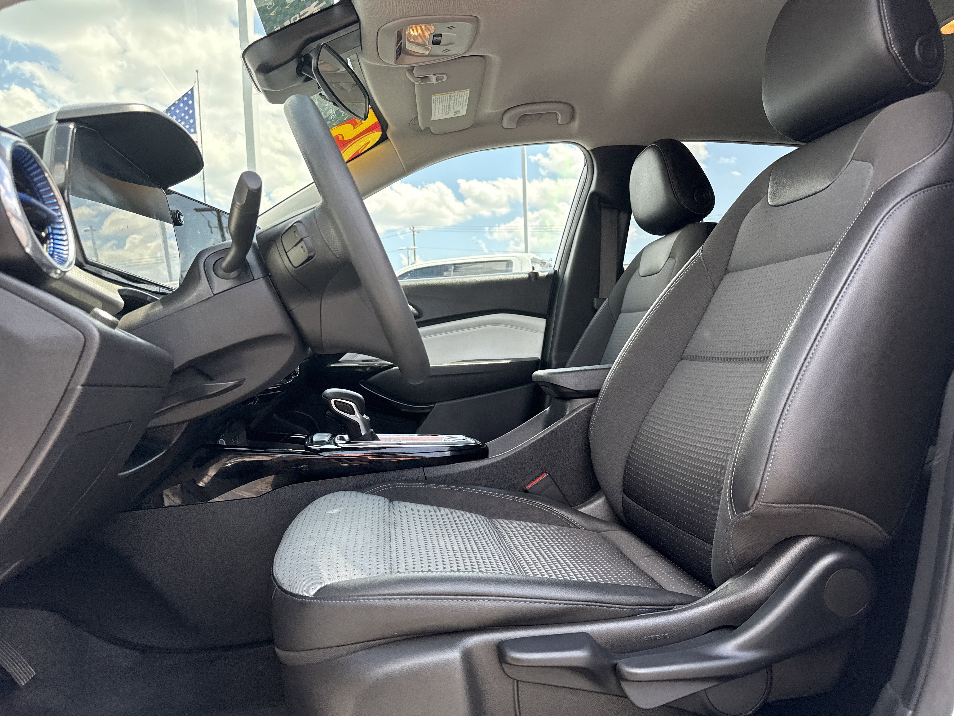 Used 2025 Chevrolet Trax LT FWD image 16
