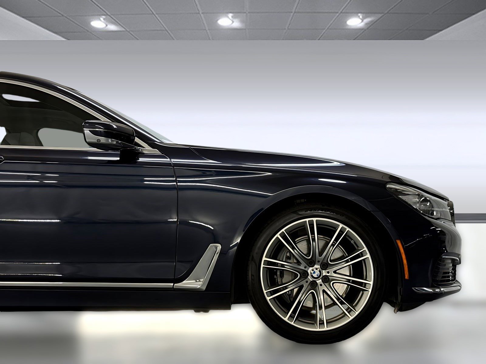 Used 2019 BMW 740i w/ Executive Package image 35