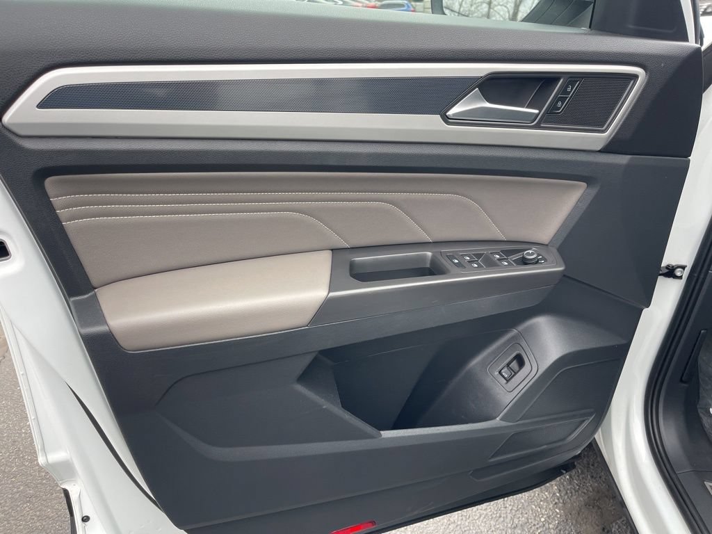 Used 2023 Volkswagen Atlas Cross Sport SEL AWD/4WD image 9