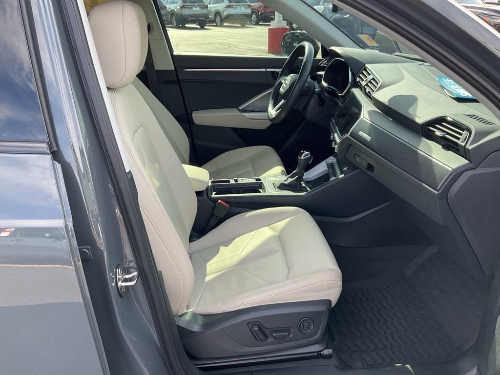 Used 2024 Audi Q3 2.0T Premium Plus image 24