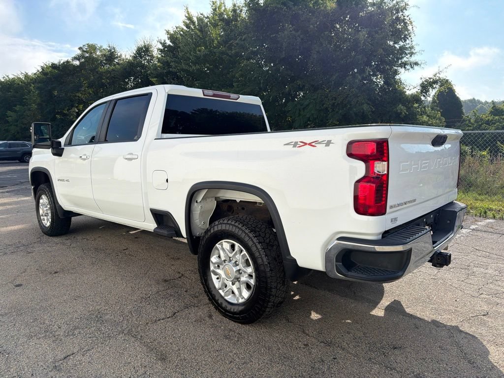 Used 2021 Chevrolet Silverado 2500 LT w/ Fleet Comfort Package AWD/4WD image 4