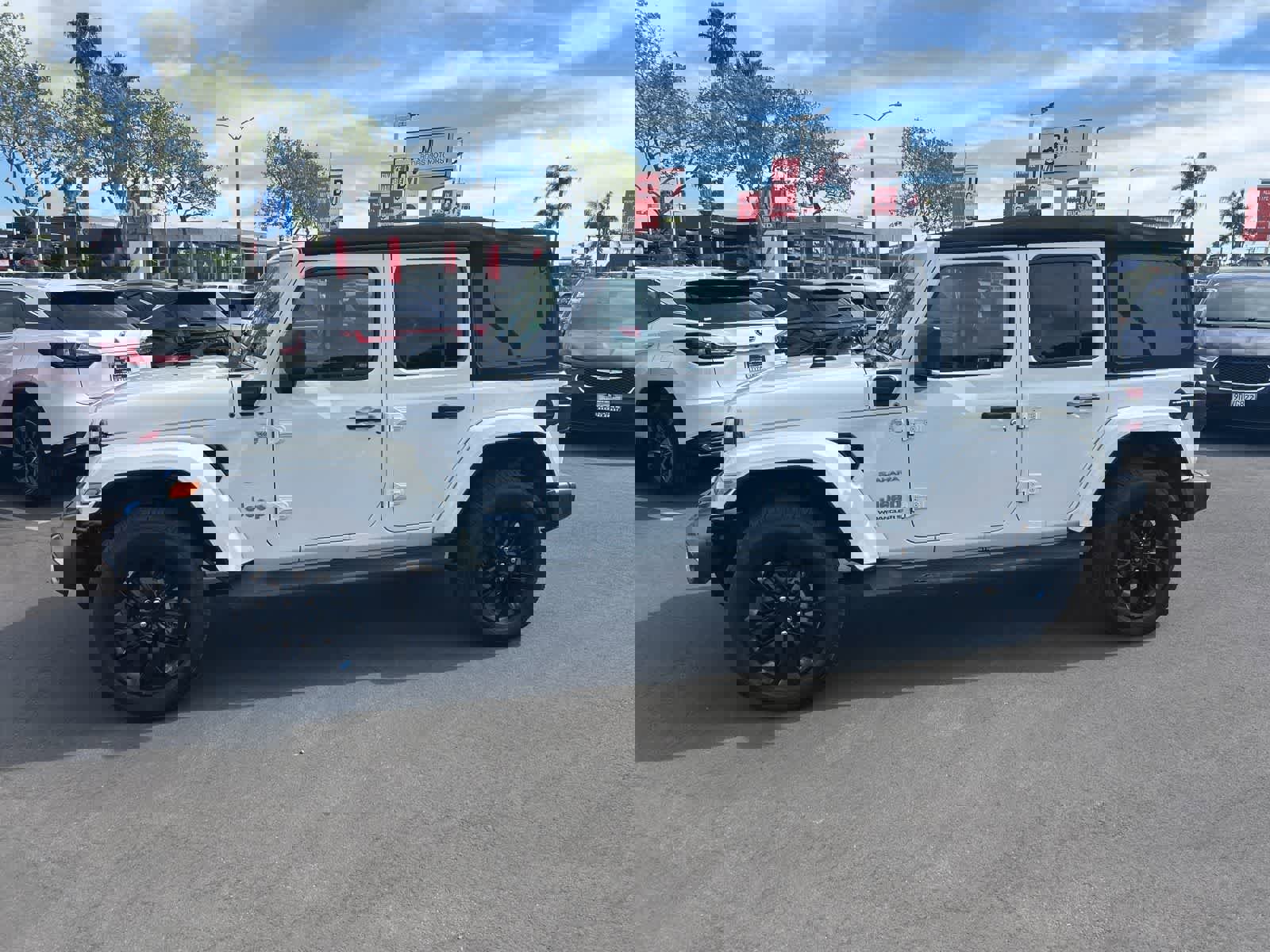 Used 2023 Jeep Wrangler Sahara image 4