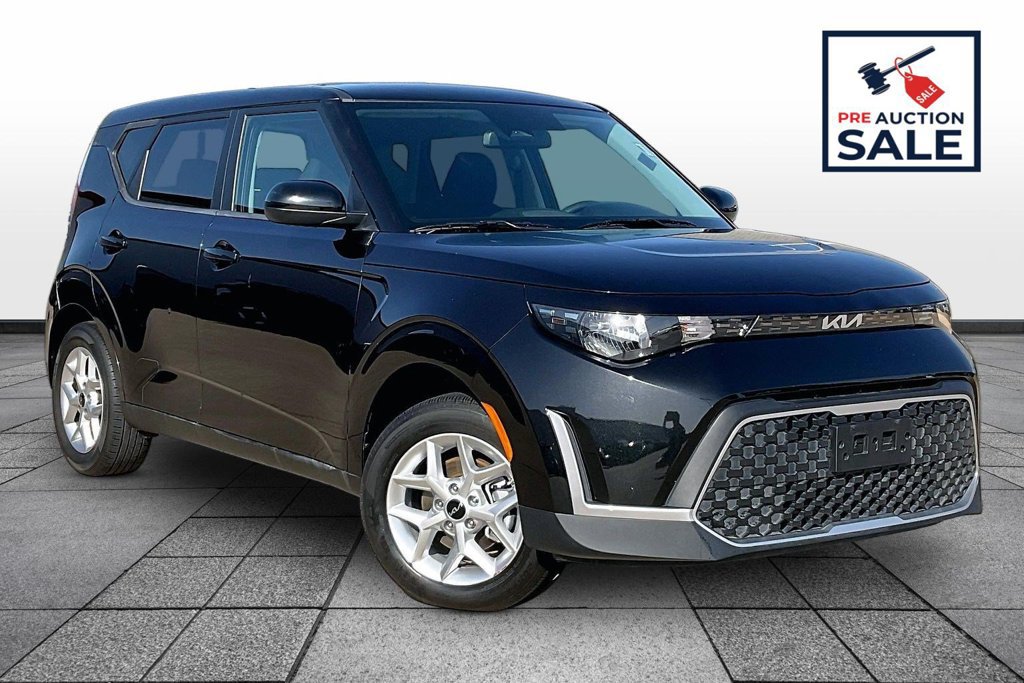 Used 2025 Kia Soul LX w/ LX Technology Package FWD image 2