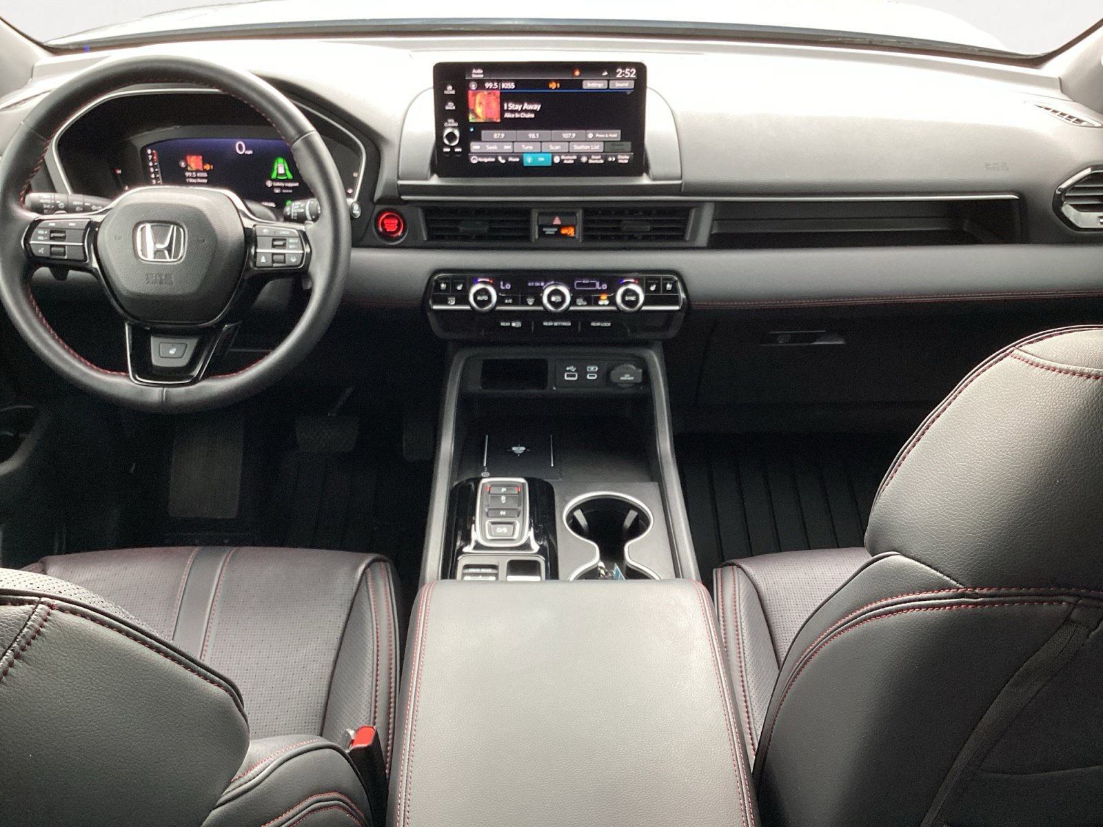 Used 2025 Honda Pilot Black Edition image 4