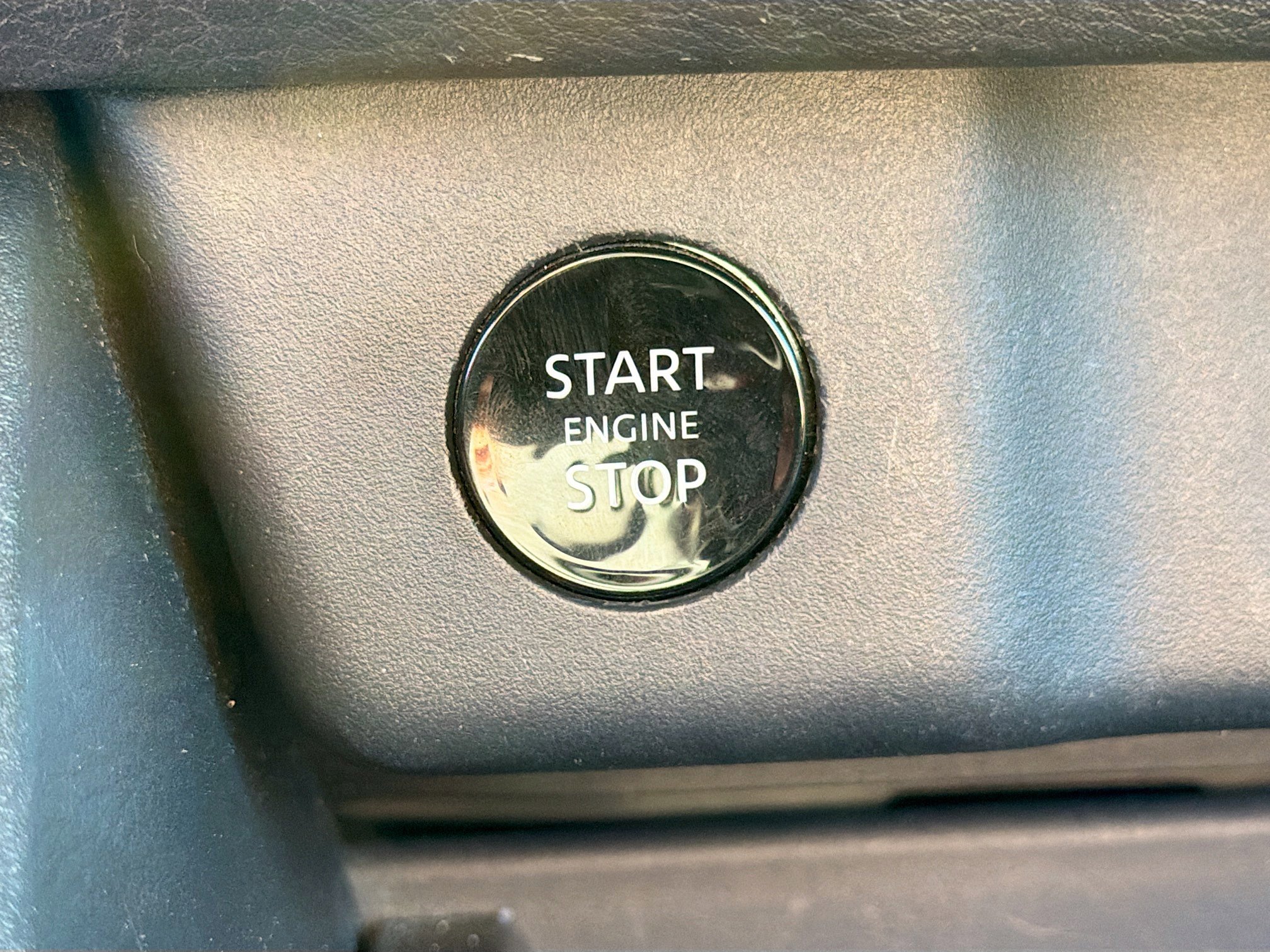 Used 2024 Nissan Rogue S image 32