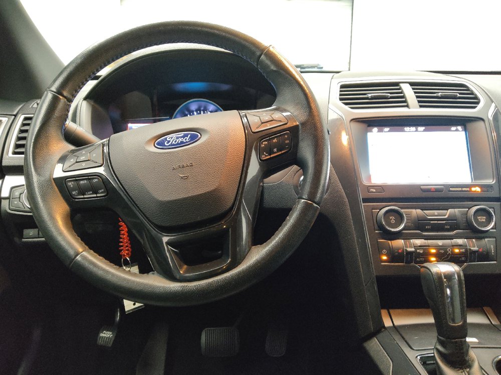 Used 2017 Ford Explorer XLT w/ Equipment Group 202A FWD image 22