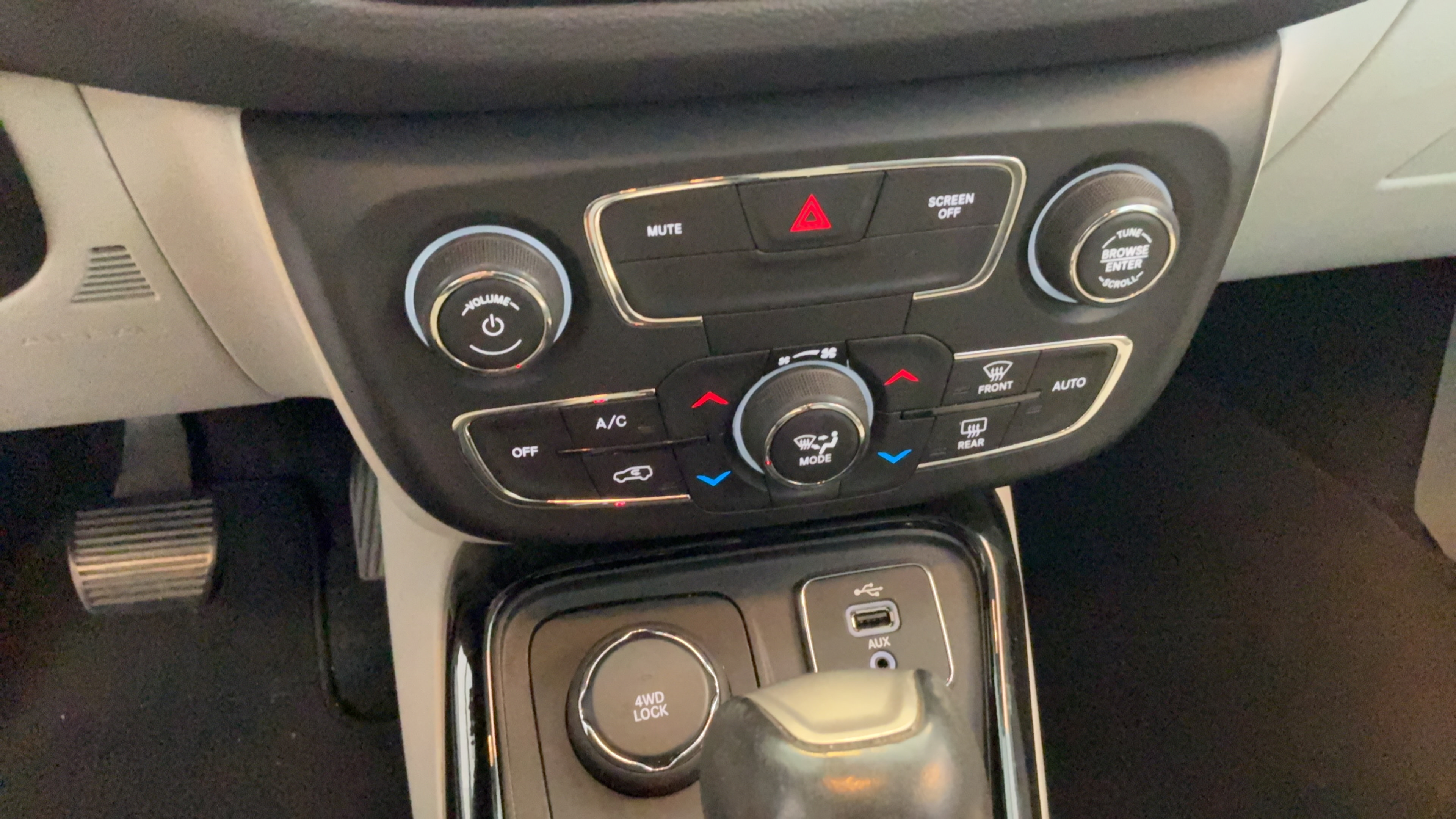 Used 2018 Jeep Compass Limited AWD/4WD image 17