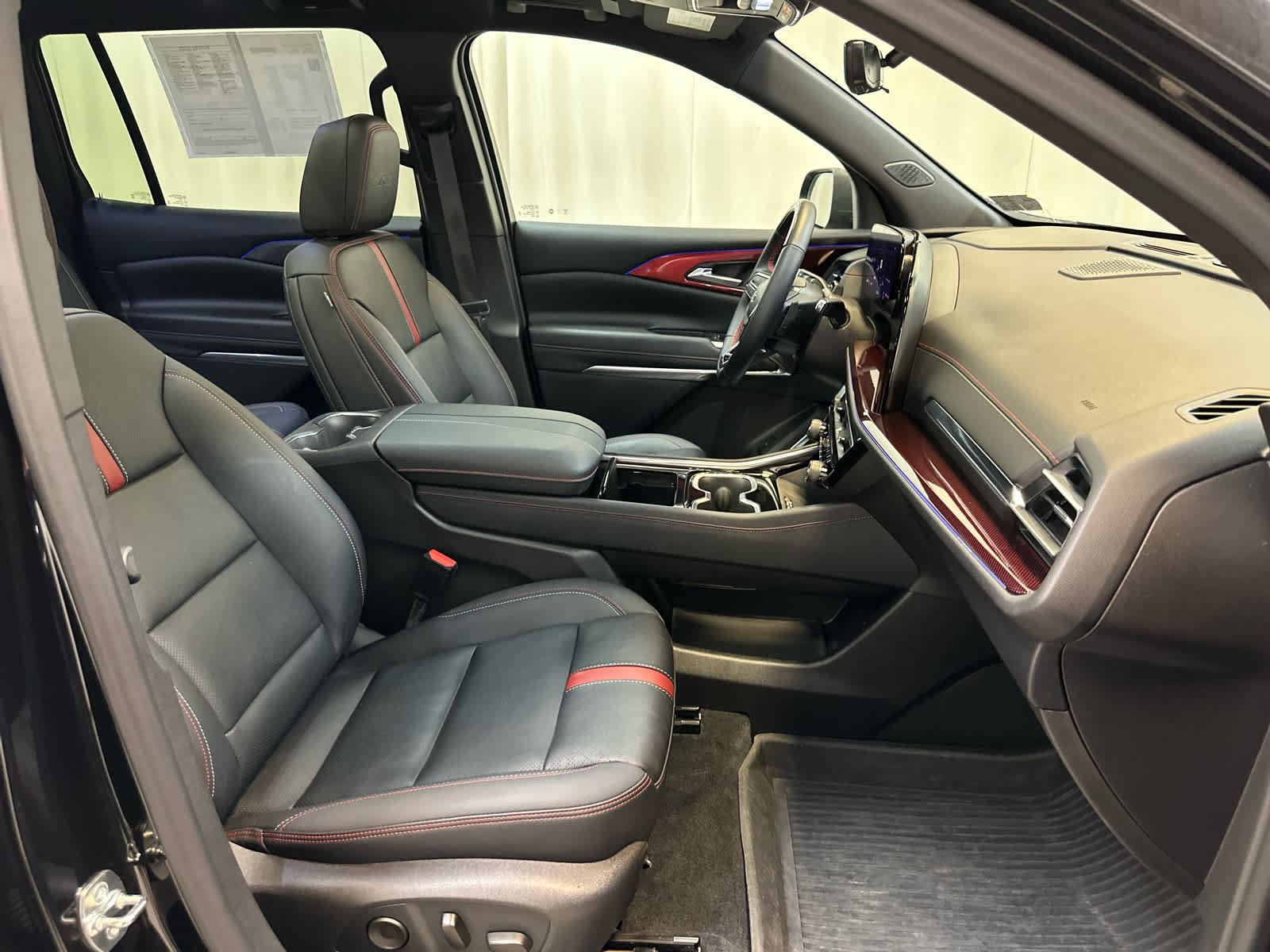 Certified 2024 Chevrolet Traverse RS w/ LPO, Floor Liner Package AWD/4WD image 15