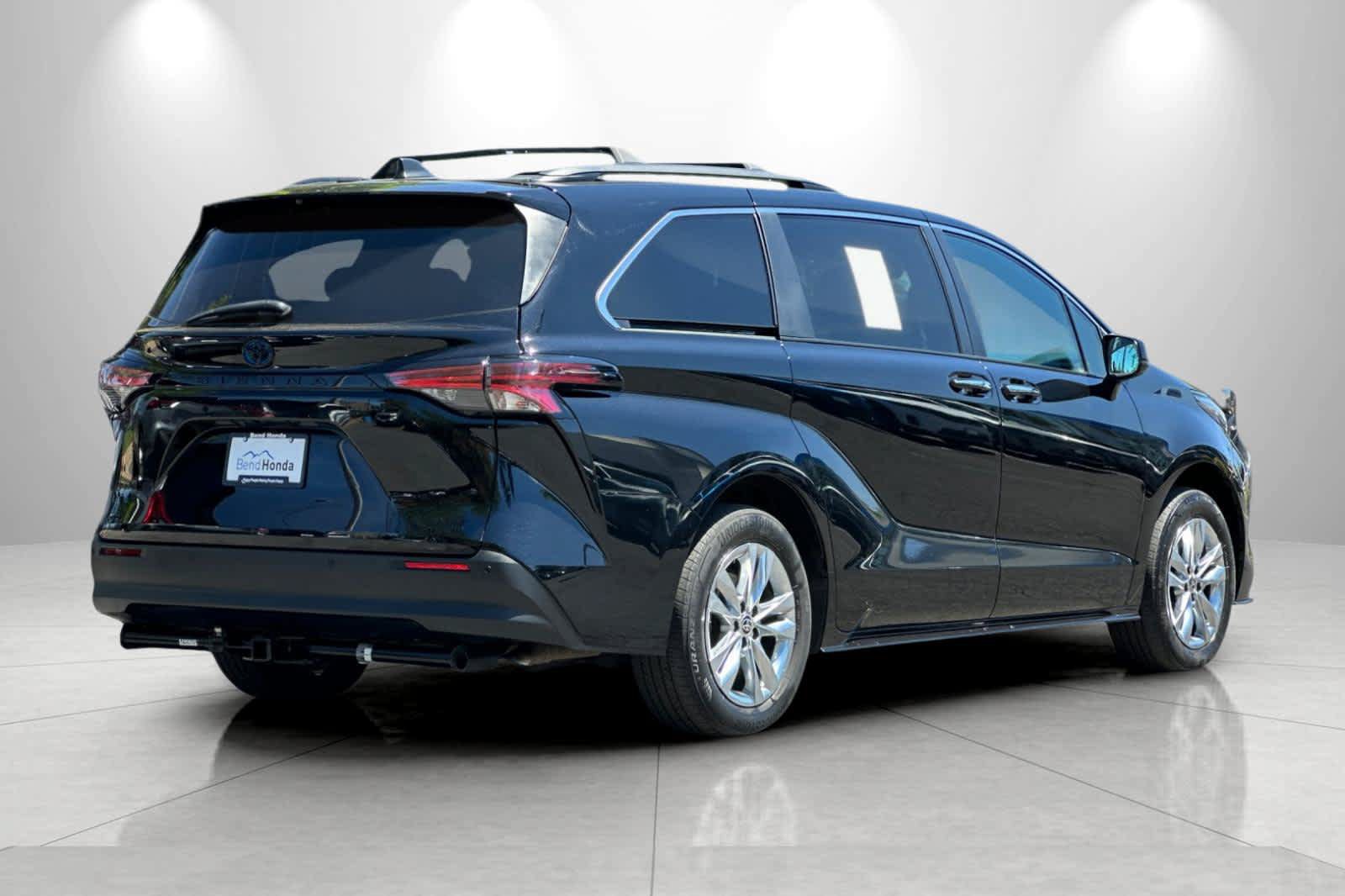 Used 2022 Toyota Sienna XLE Woodland Edition AWD/4WD video 2