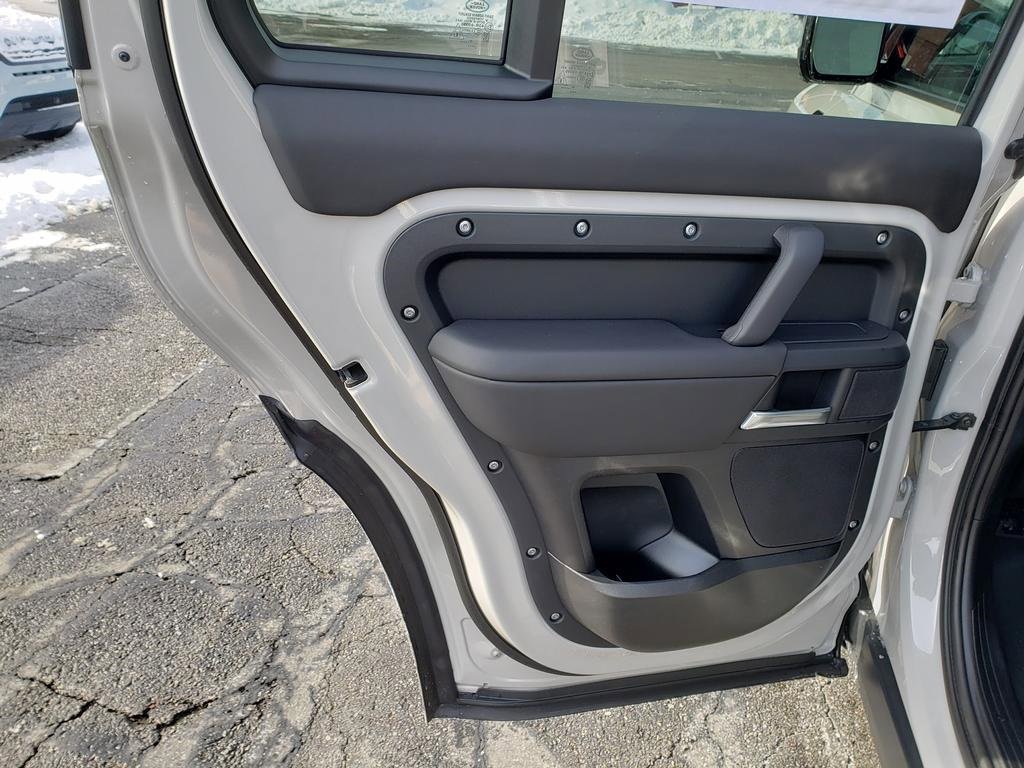 New 2026 Land Rover Defender 130 X-Dynamic SE image 12