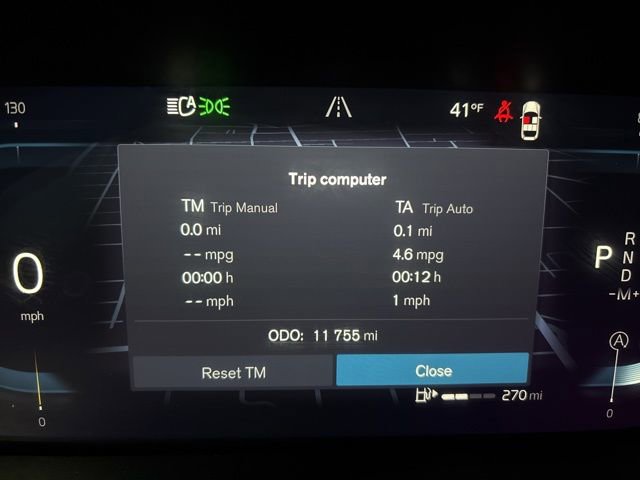 Used 2025 Volvo XC40 B5 Plus image 26