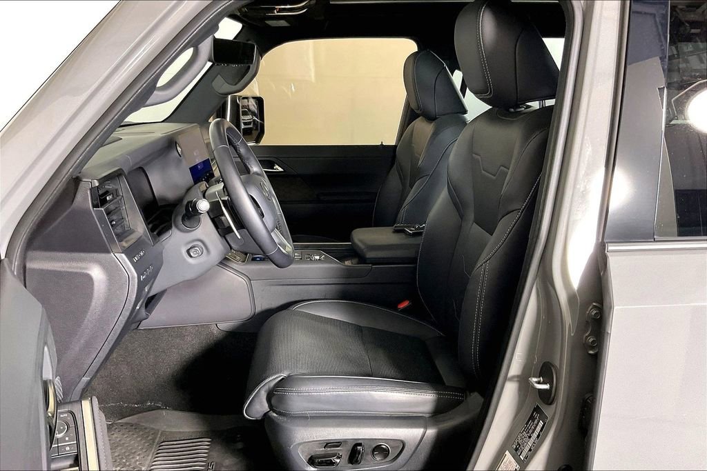 Used 2024 Lexus GX 550 image 37