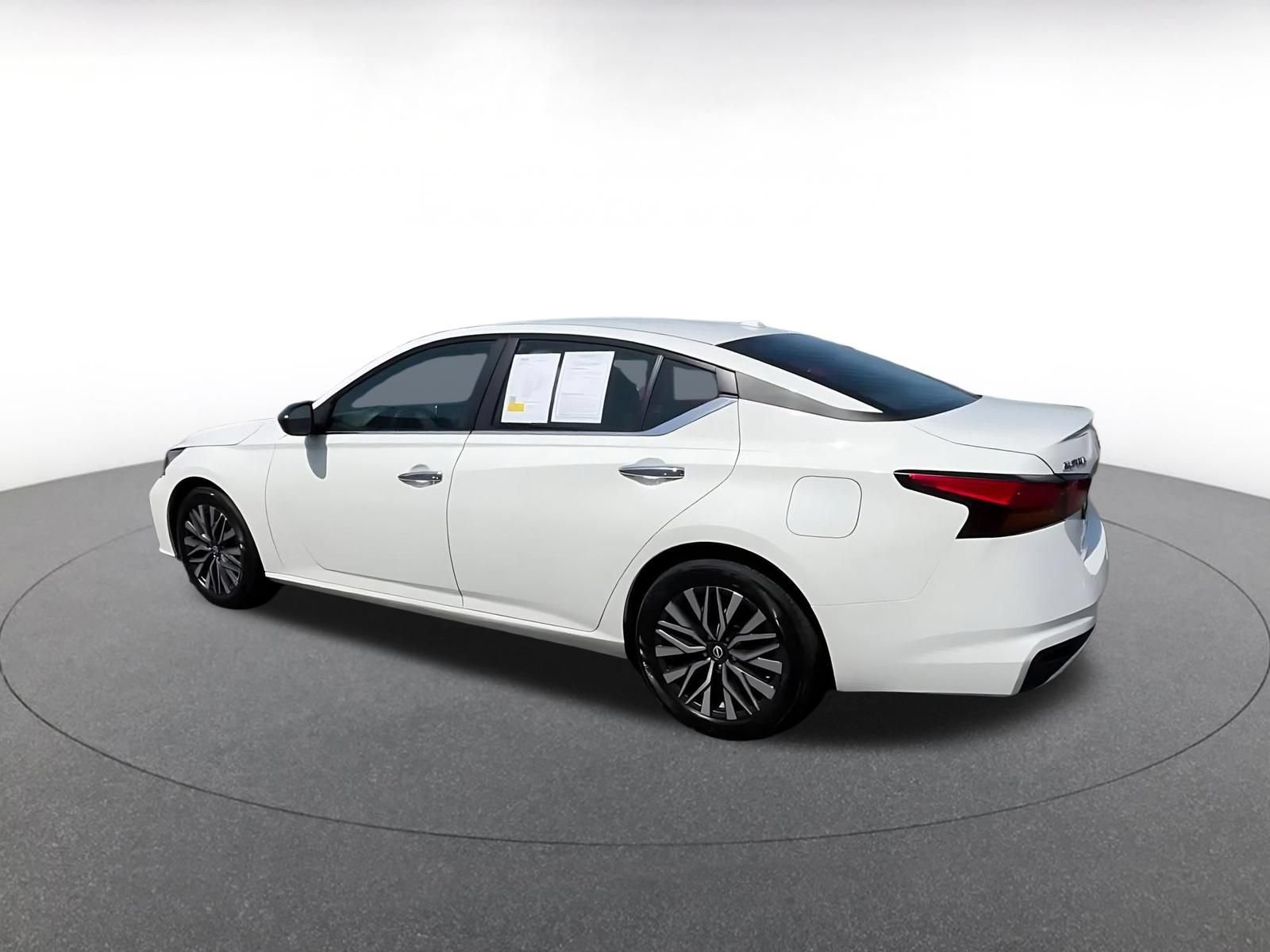 Used 2025 Nissan Altima 2.5 SV FWD image 10