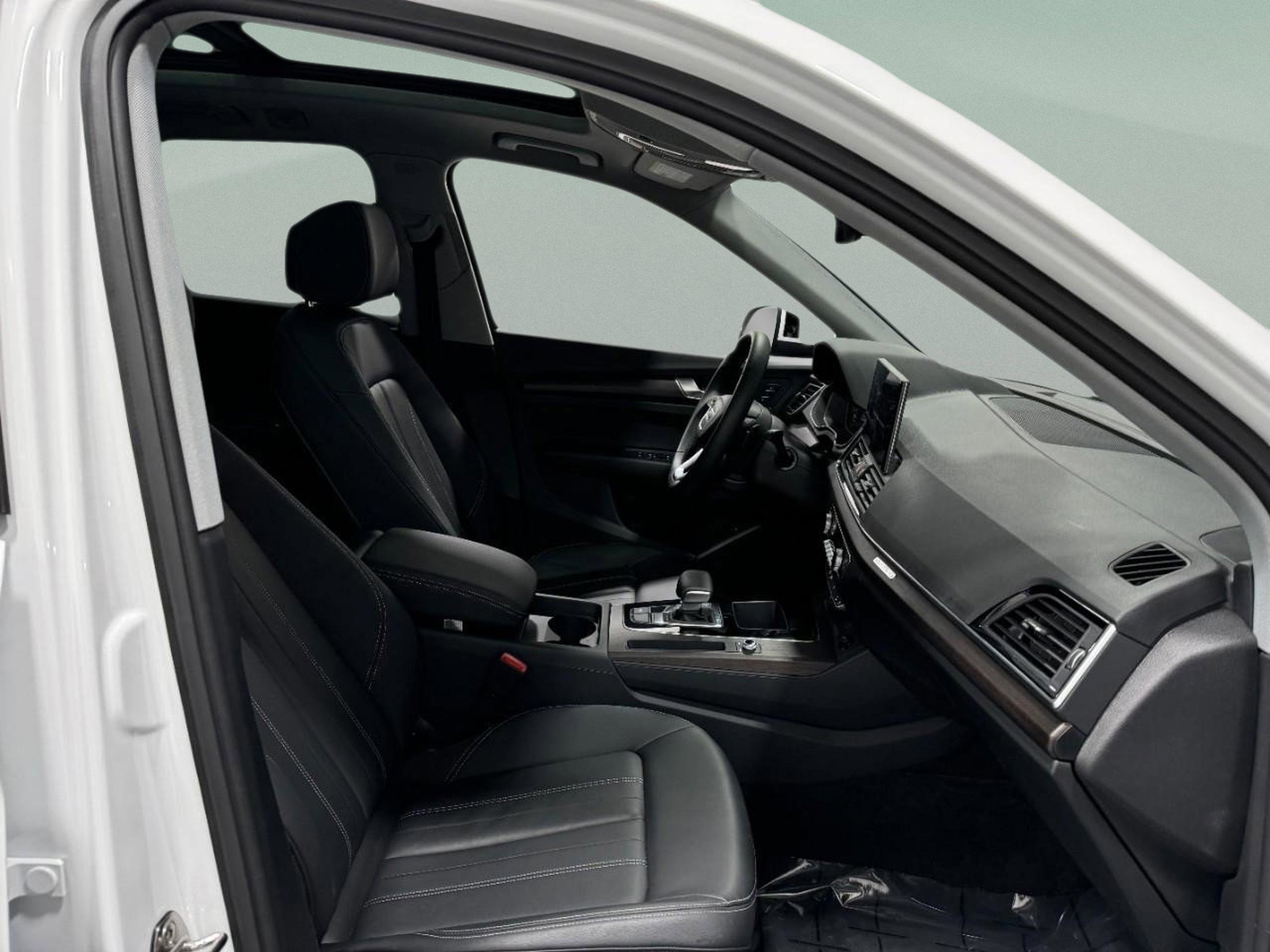 Certified 2025 Audi Q5 2.0T Premium w/ Convenience Plus Package image 19