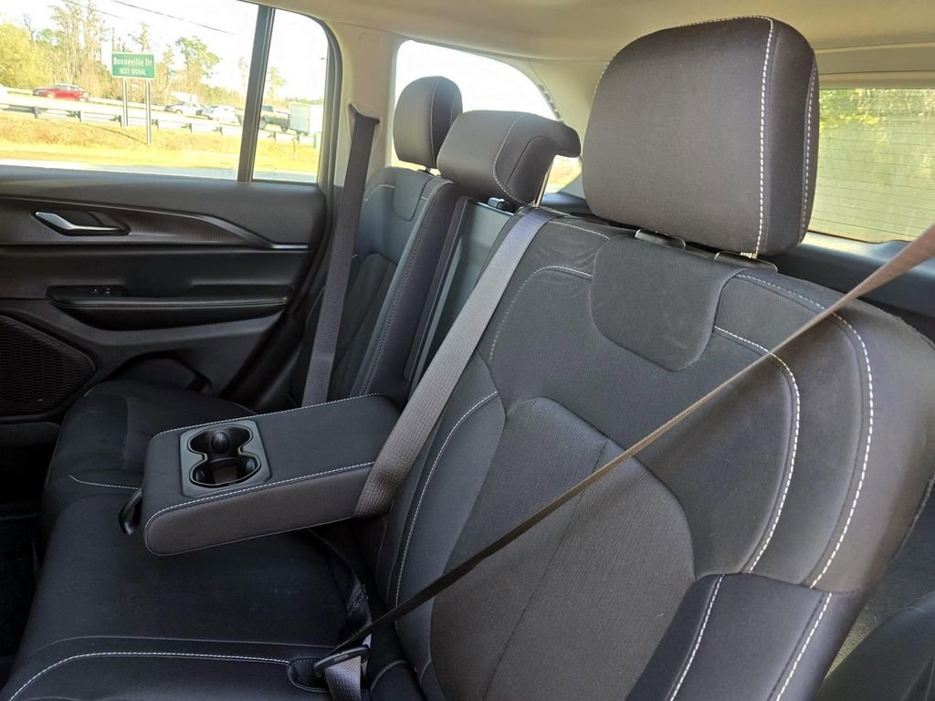 Used 2023 Jeep Grand Cherokee Laredo w/ Luxury Tech Group I image 23