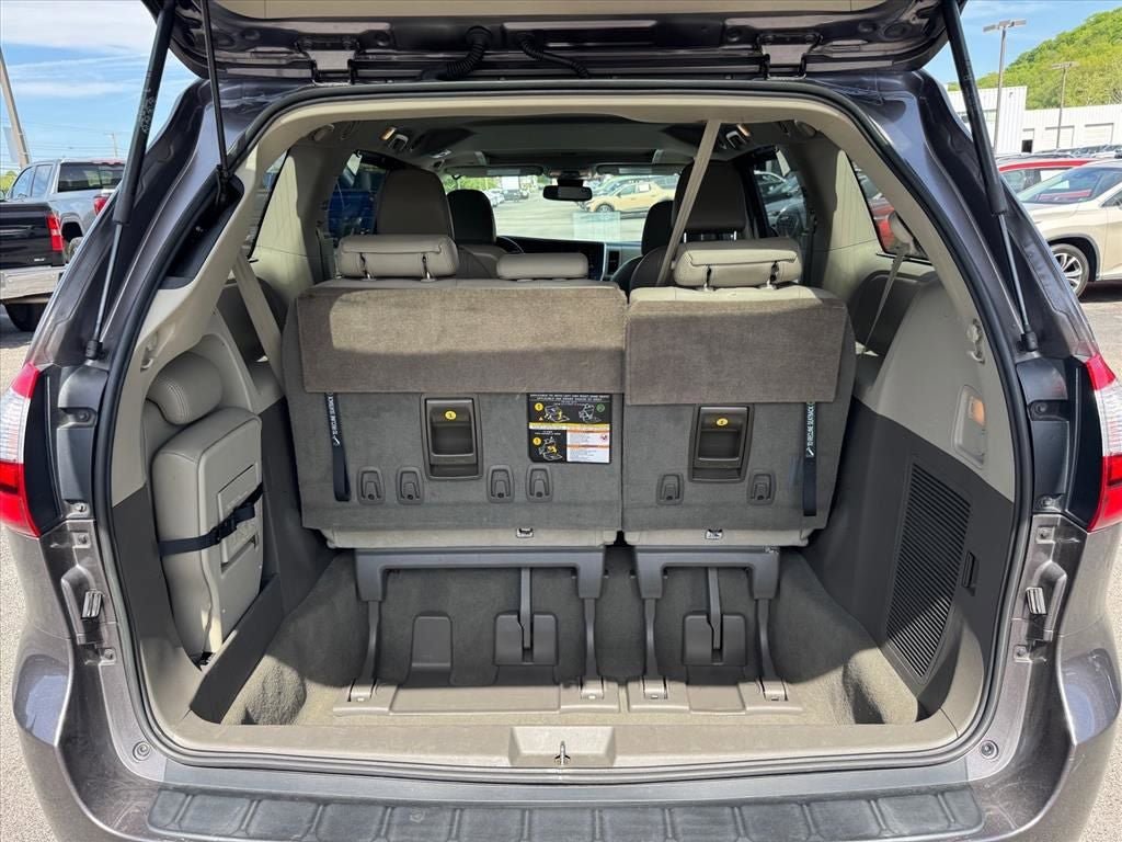 Used 2019 Toyota Sienna XLE FWD image 18