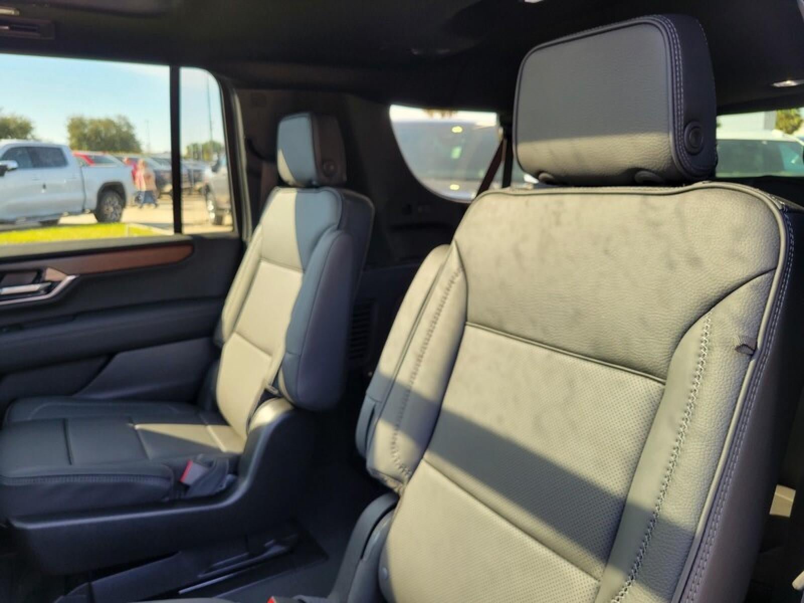 New 2026 GMC Yukon XL Denali w/ Denali Reserve Package RWD image 28